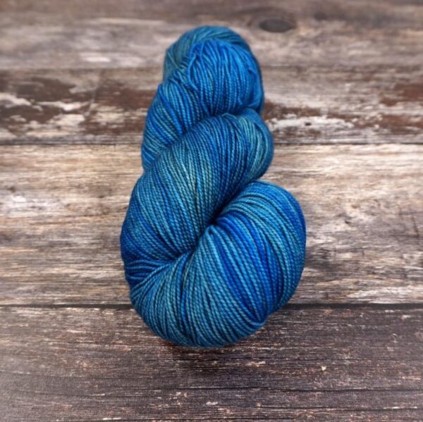 Blue Lagoon sea blue yarn